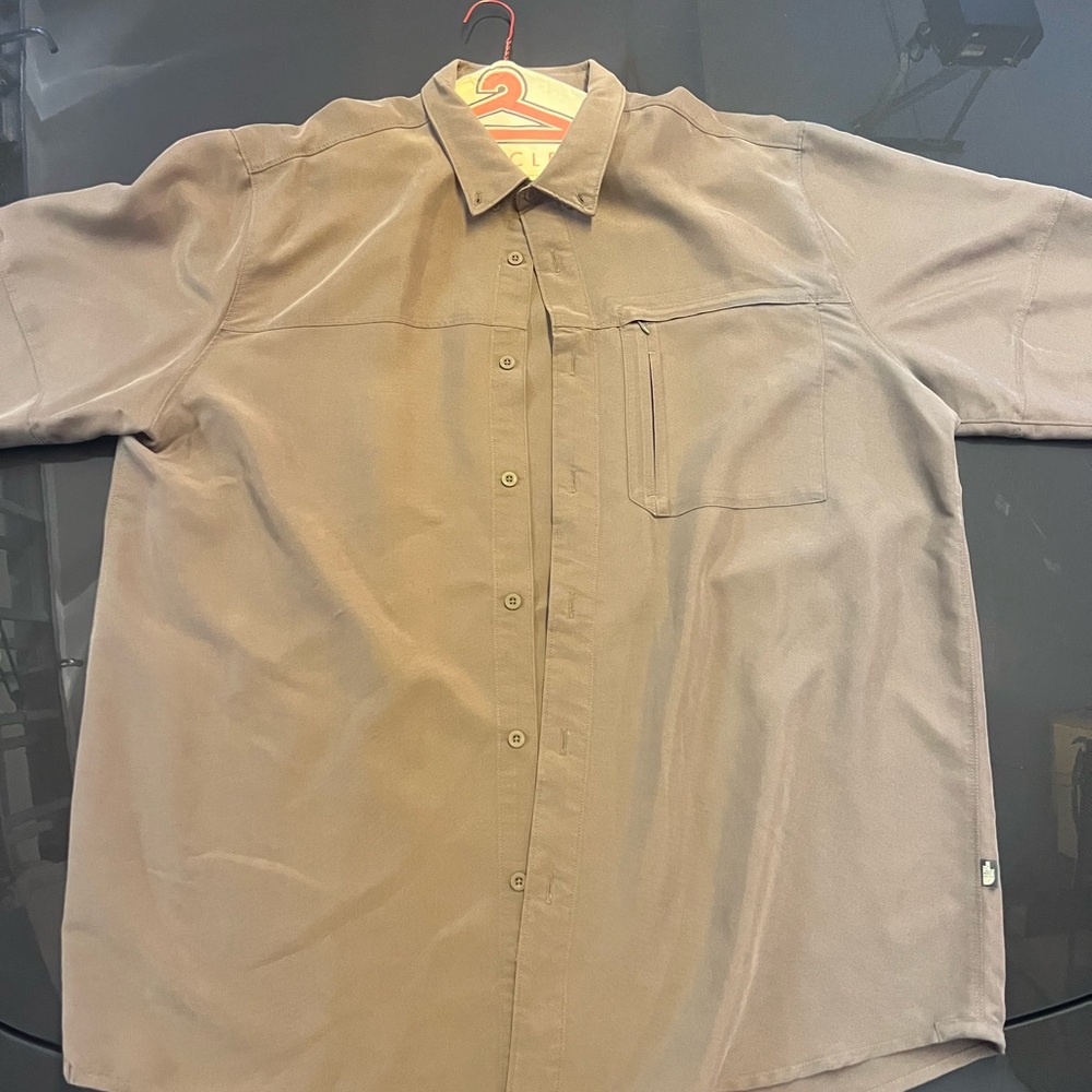 Long sleeved men’s North Face shirt